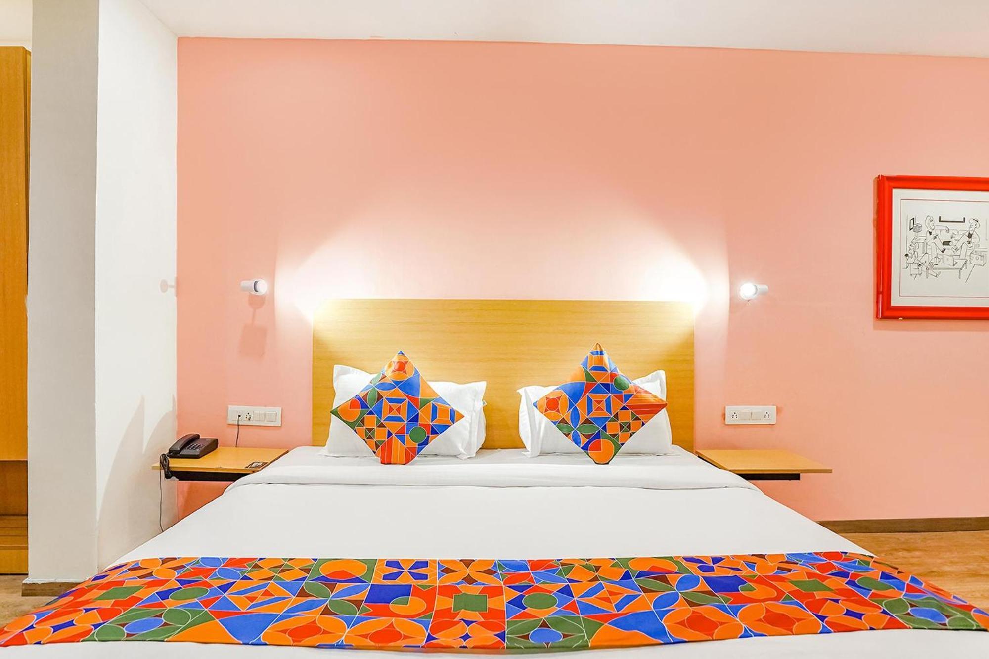 Super Townhouse O Hotel Aditya Residency Near Parthala Over Bridge Sector 121 Noida Indirapuram Exteriör bild