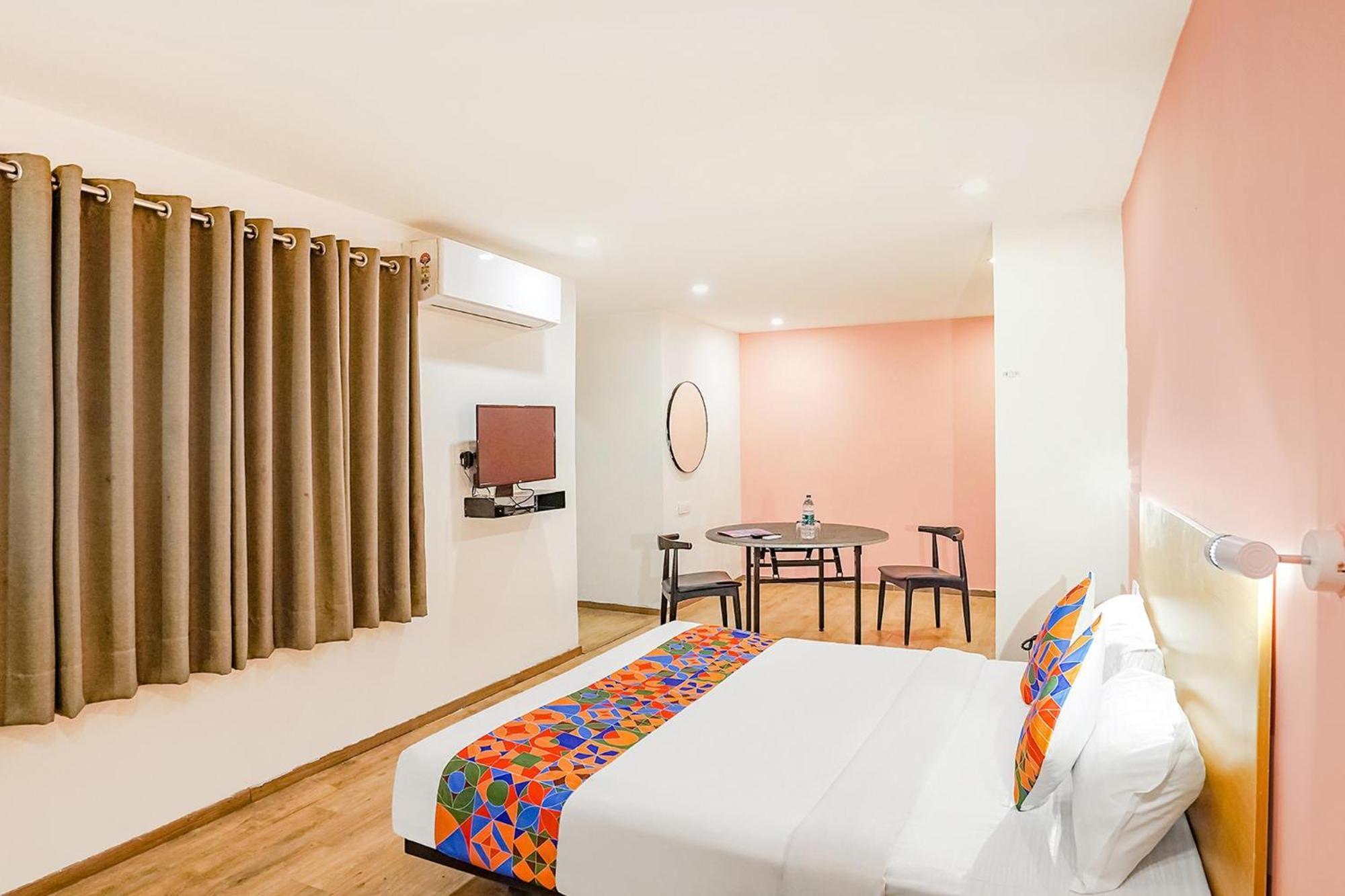 Super Townhouse O Hotel Aditya Residency Near Parthala Over Bridge Sector 121 Noida Indirapuram Exteriör bild
