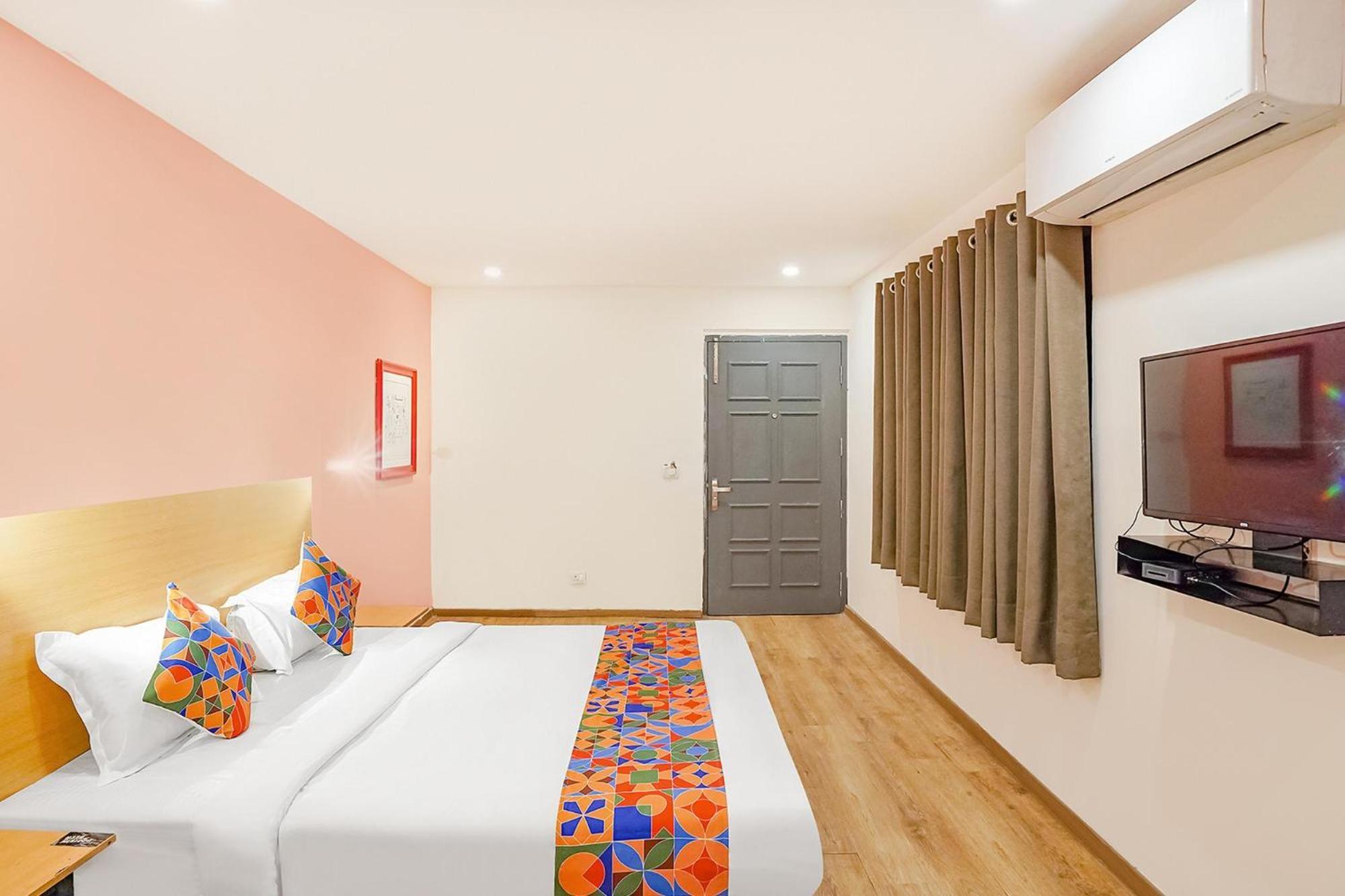 Super Townhouse O Hotel Aditya Residency Near Parthala Over Bridge Sector 121 Noida Indirapuram Exteriör bild