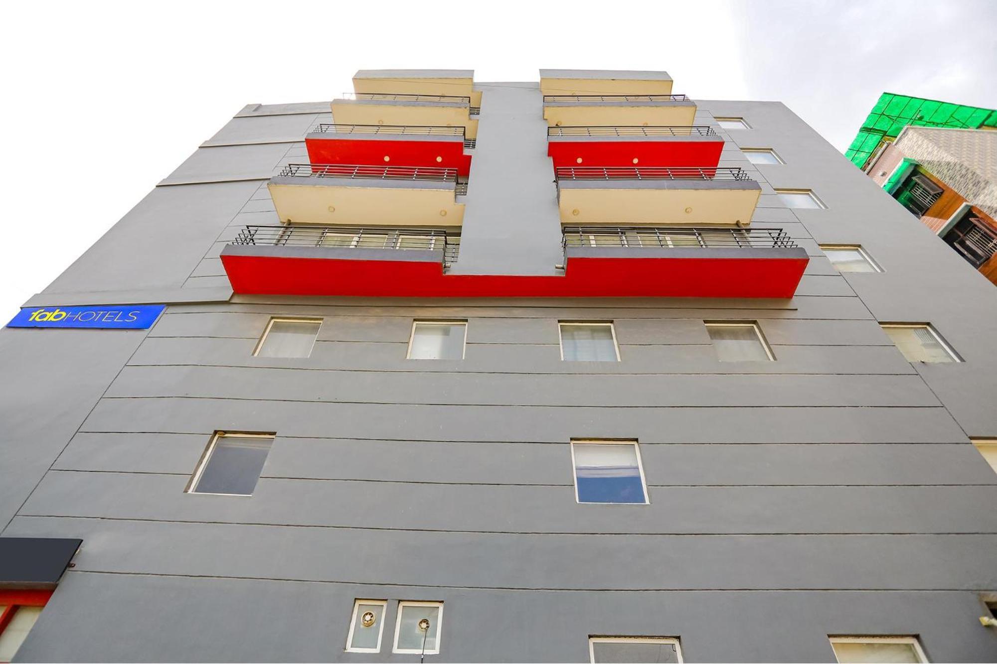 Super Townhouse O Hotel Aditya Residency Near Parthala Over Bridge Sector 121 Noida Indirapuram Exteriör bild