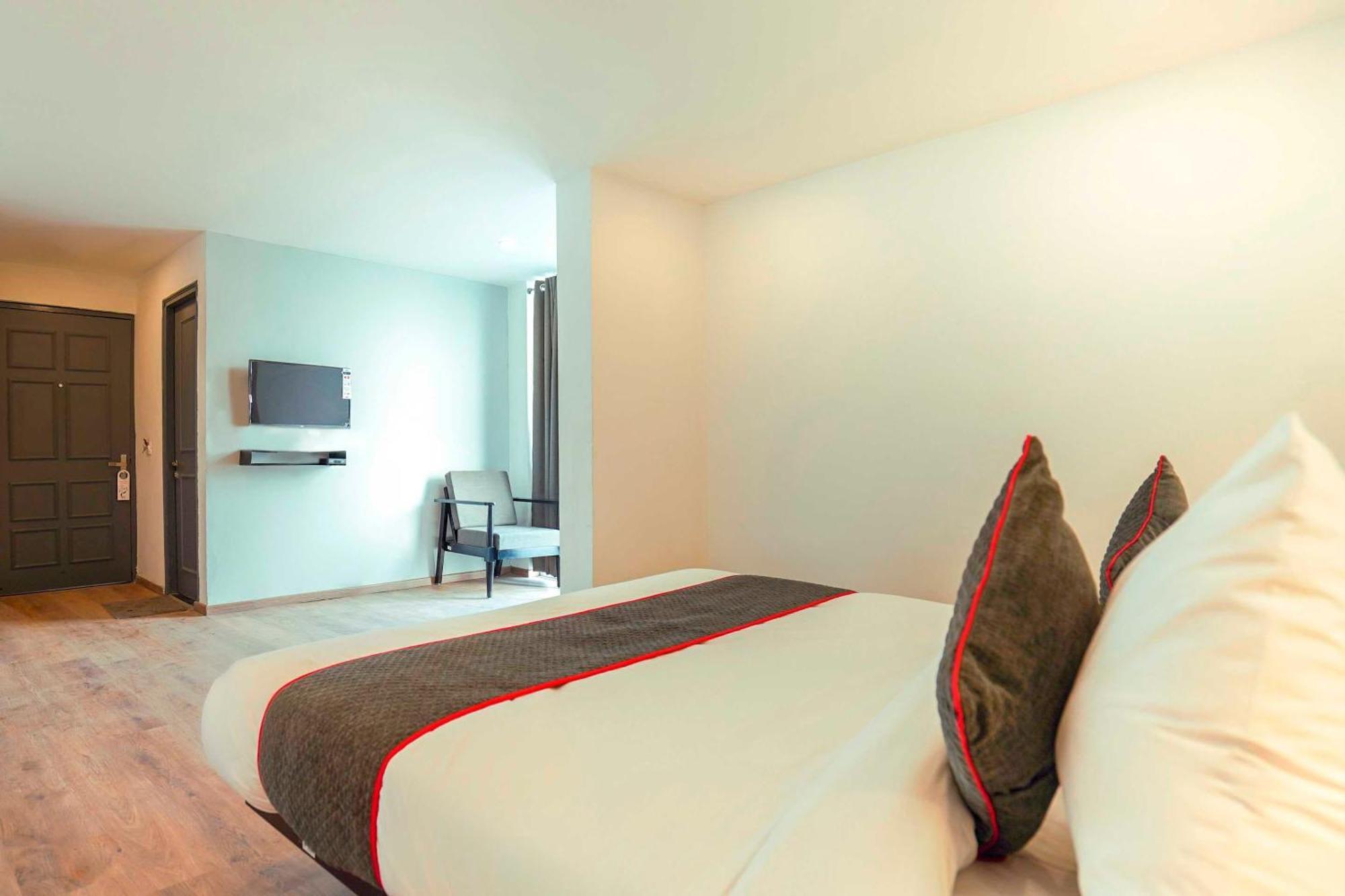 Super Townhouse O Hotel Aditya Residency Near Parthala Over Bridge Sector 121 Noida Indirapuram Exteriör bild