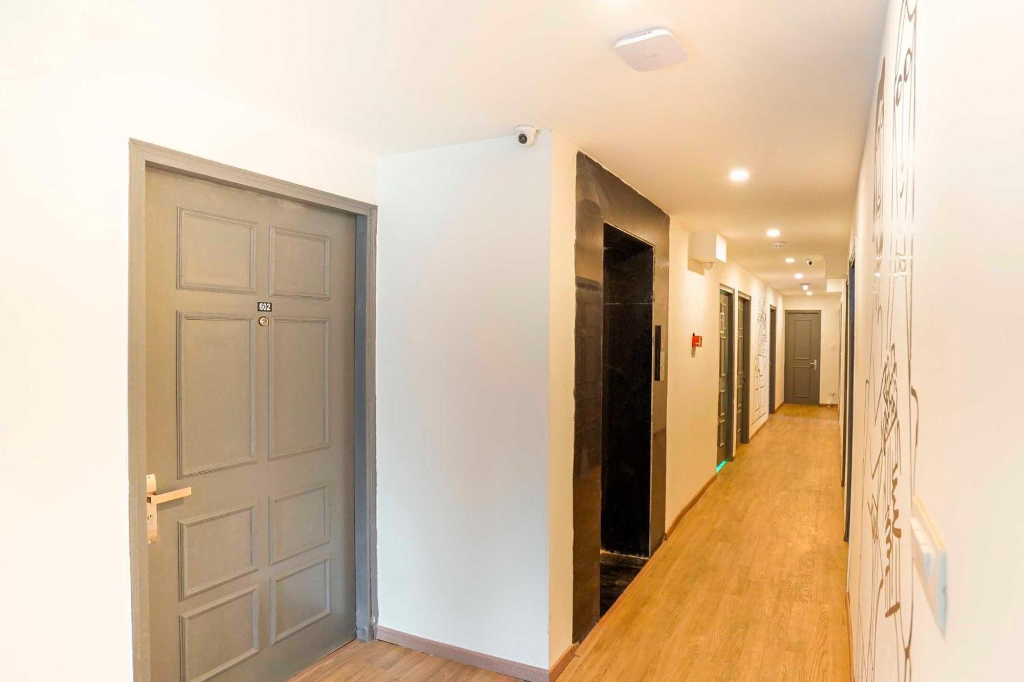 Super Townhouse O Hotel Aditya Residency Near Parthala Over Bridge Sector 121 Noida Indirapuram Exteriör bild