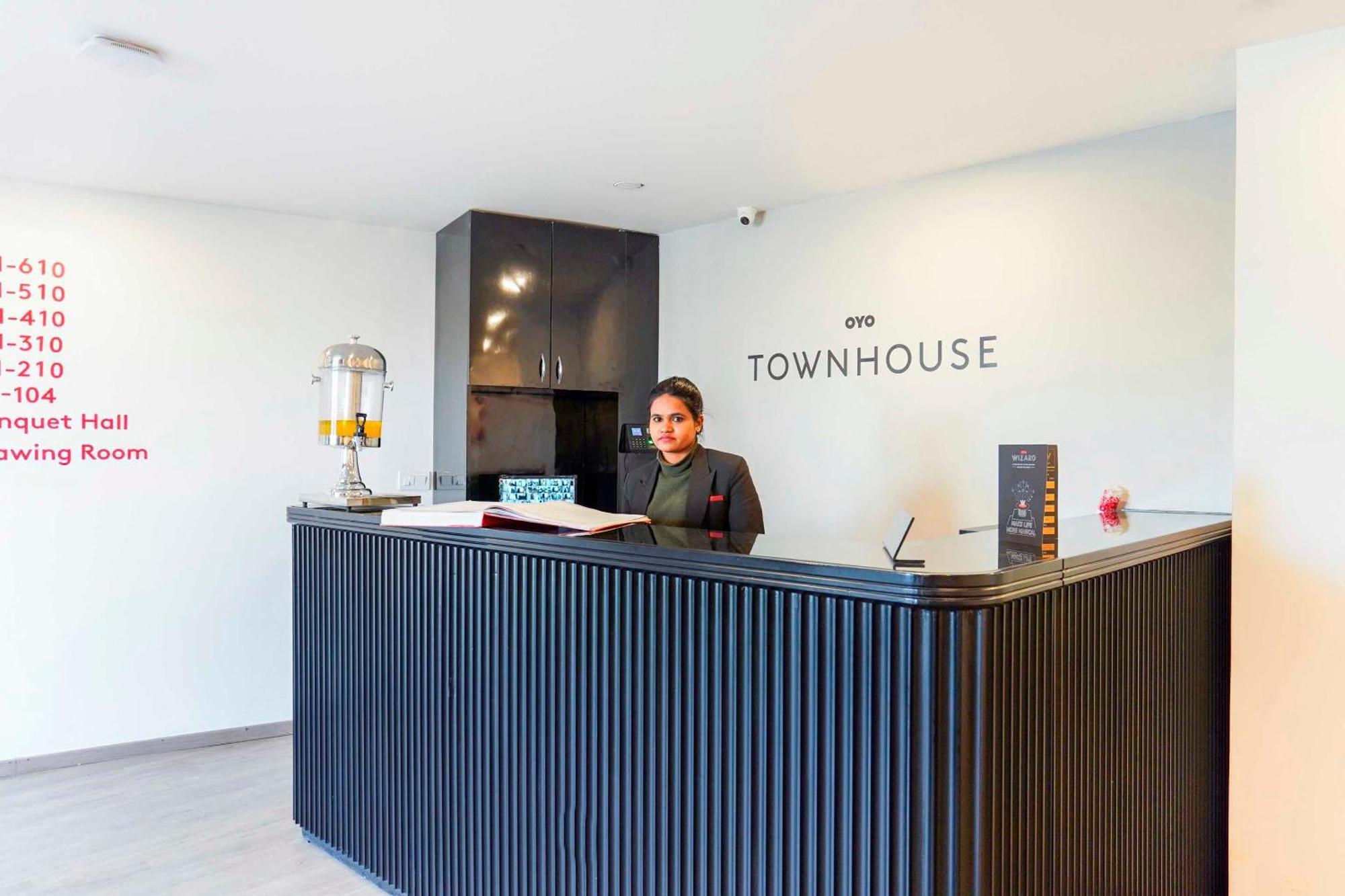 Townhouse O Hotel Aditya Residency Near Parthala Over Bridge Sector 121 Noida Indirapuram Exteriör bild