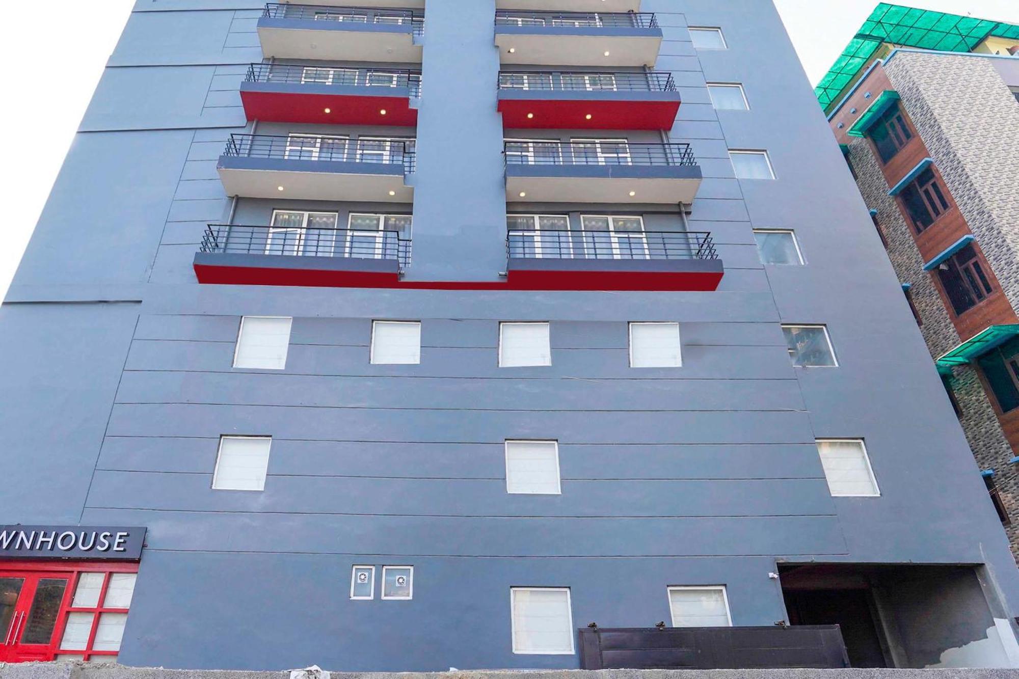 Super Townhouse O Hotel Aditya Residency Near Parthala Over Bridge Sector 121 Noida Indirapuram Exteriör bild