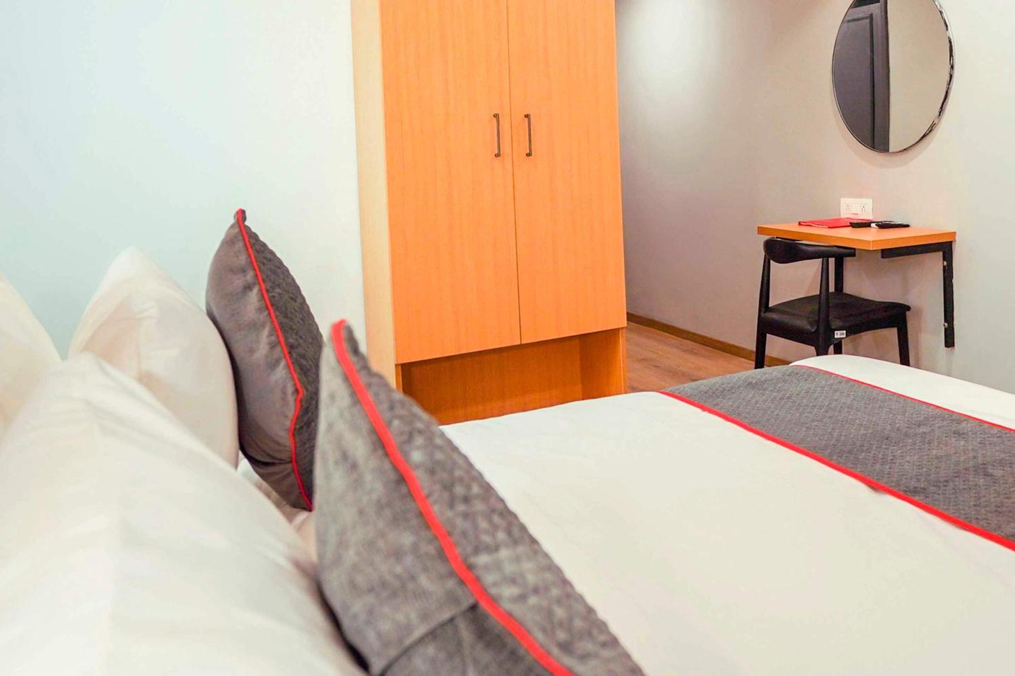 Super Townhouse O Hotel Aditya Residency Near Parthala Over Bridge Sector 121 Noida Indirapuram Exteriör bild