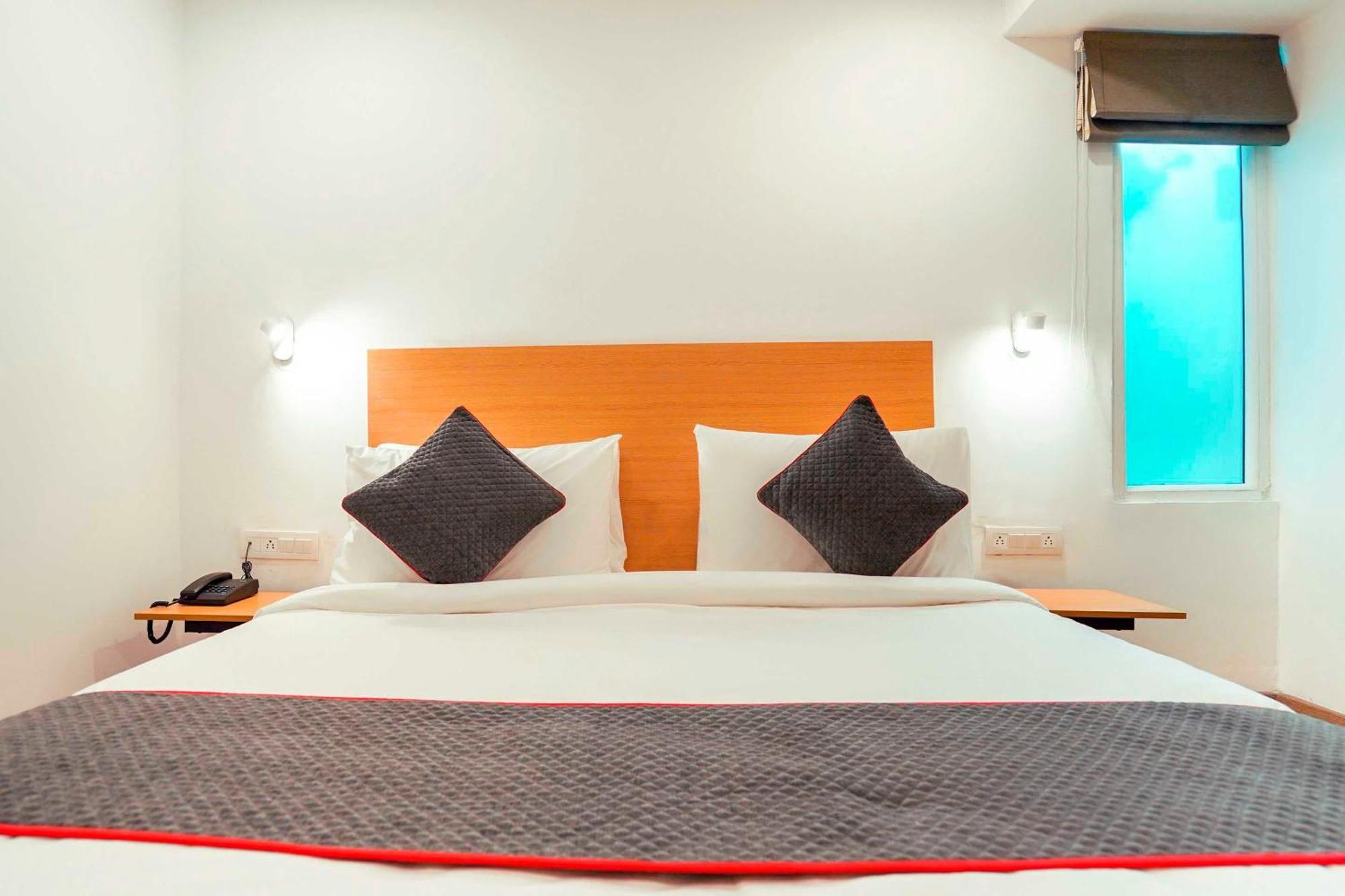 Townhouse O Hotel Aditya Residency Near Parthala Over Bridge Sector 121 Noida Indirapuram Exteriör bild