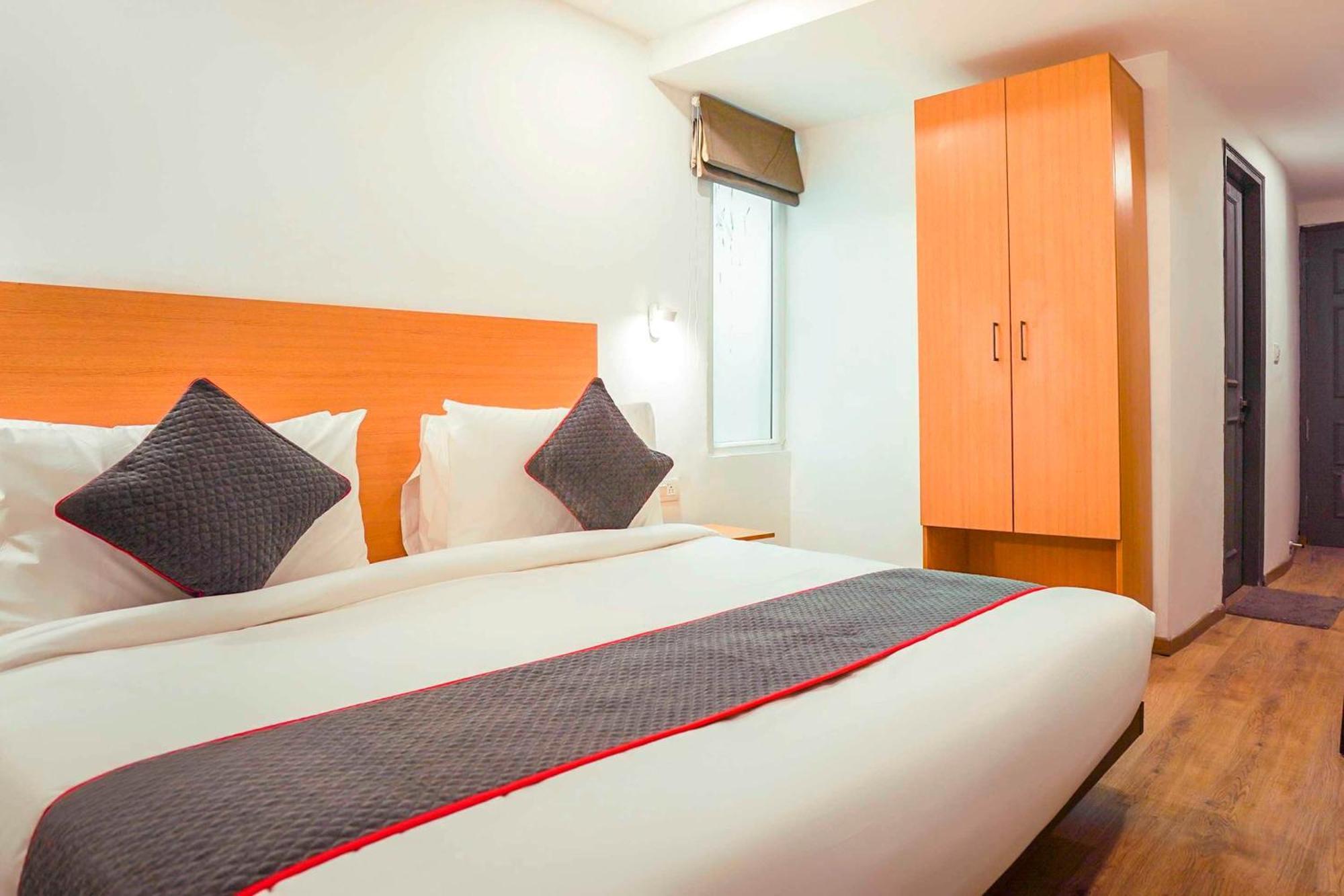 Super Townhouse O Hotel Aditya Residency Near Parthala Over Bridge Sector 121 Noida Indirapuram Exteriör bild